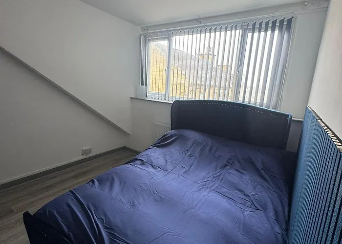 Spacious 5 Bedroom Near Centre Sleeps 10 Penzion *