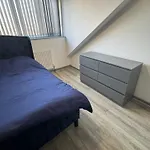 Spacious 5 Bedroom Near Centre Sleeps 10 Bradford (West Yorkshire)