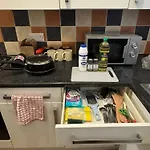 Spacious 5 Bedroom Near Centre Sleeps 10 3*