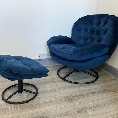 Spacious 5 Bedroom Near Centre Sleeps 10 3*