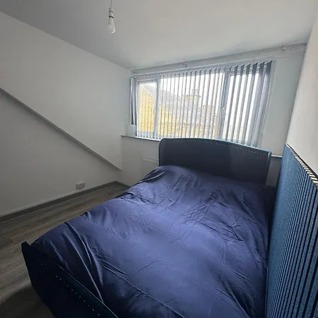 Spacious 5 Bedroom Near Centre Sleeps 10 Pensión 3*