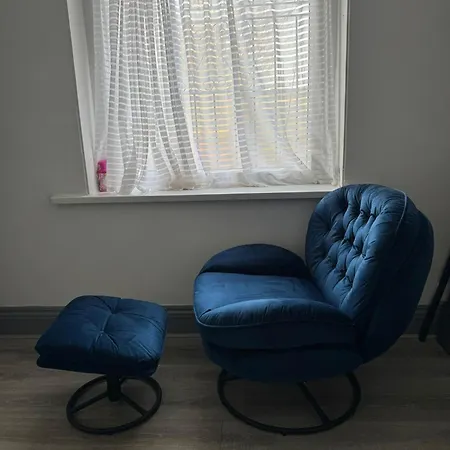 Spacious 5 Bedroom Near Centre Sleeps 10 * 布雷得佛