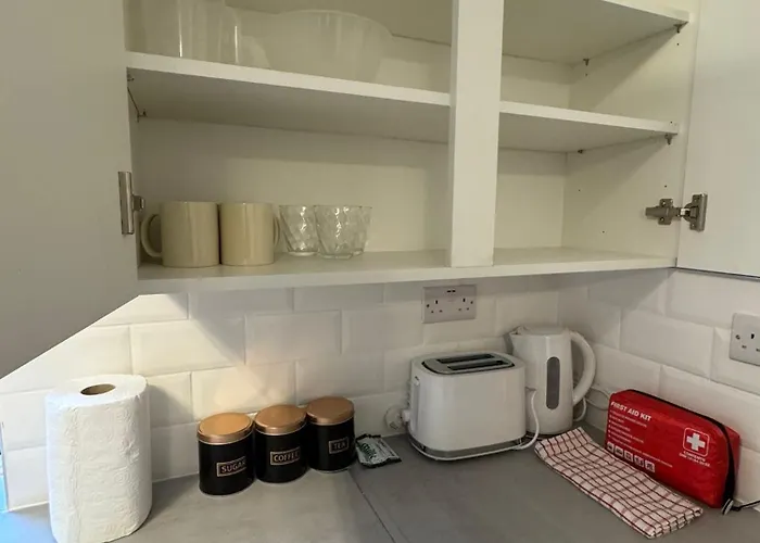 招待所 Spacious 5 Bedroom Near Centre Sleeps 10 *