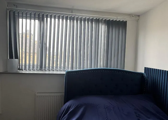 Spacious 5 Bedroom Near Centre Sleeps 10 * 布雷得佛