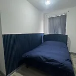 Spacious 5 Bedroom Near Centre Sleeps 10 3* Bradford (West Yorkshire)
